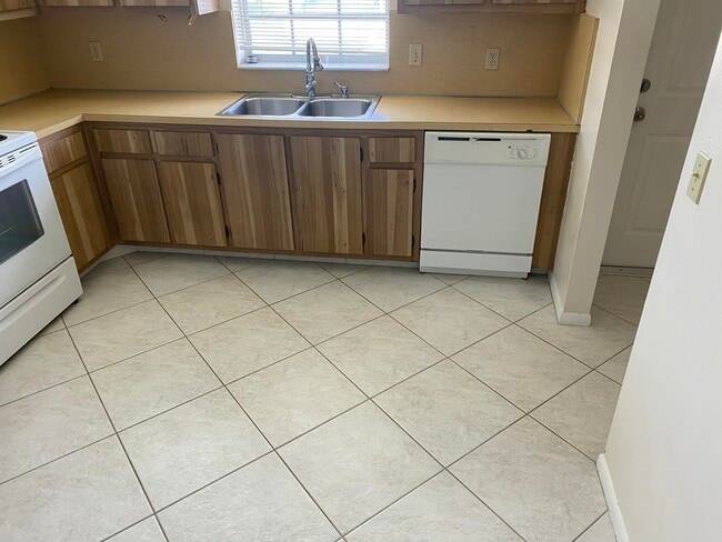Building Photo - 442 Franconia Cir