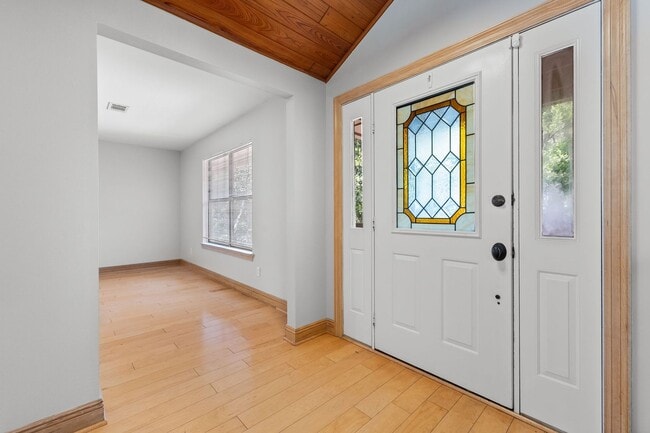 Building Photo - Secluded 3 Bedroom, 2 Bath Home w/ WaterVi...