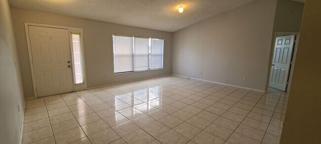 Building Photo - 4 bedroom, 3 full baths -Home in Poinciana...