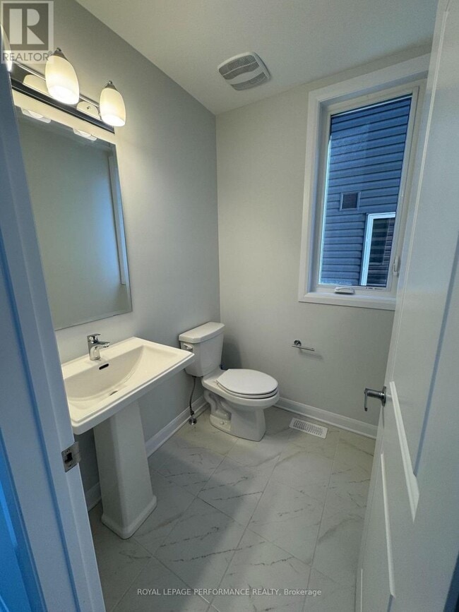 Building Photo - 915 Lakeridge Dr