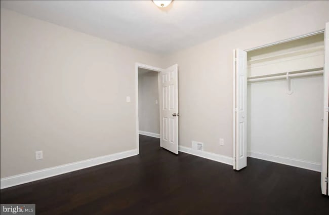 Building Photo - 127 S Jordan St