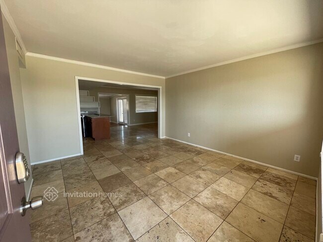 Foto del edificio - 1446 E Forge Ave
