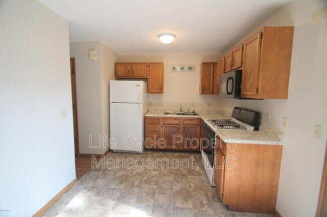 Foto del edificio - 922 Emerald Ave NE
