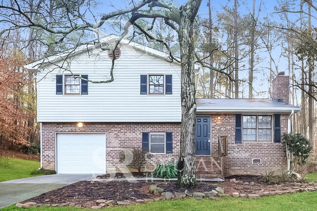 Building Photo - This charming 3BR, 2BA home is ready for you!