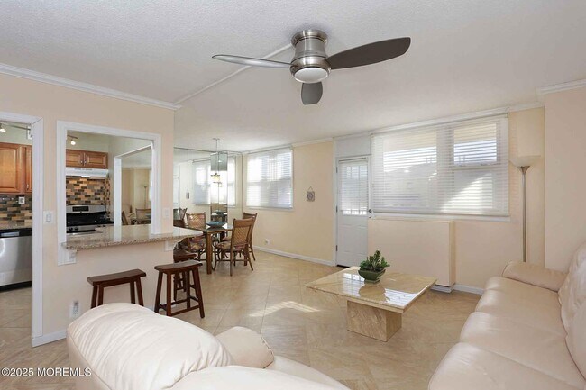 Foto del edificio - 675 Ocean Ave N