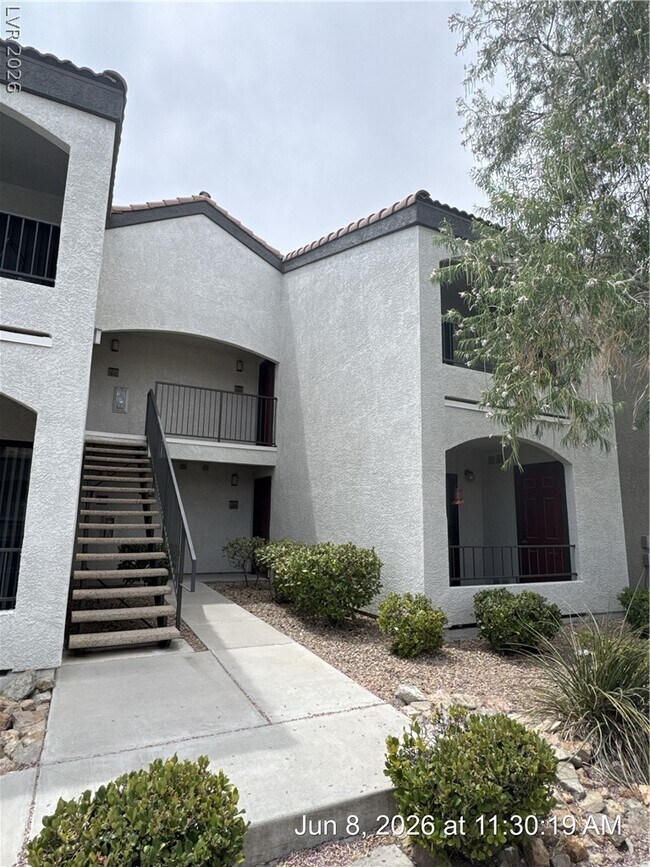 Foto del edificio - 950 Seven Hills Dr
