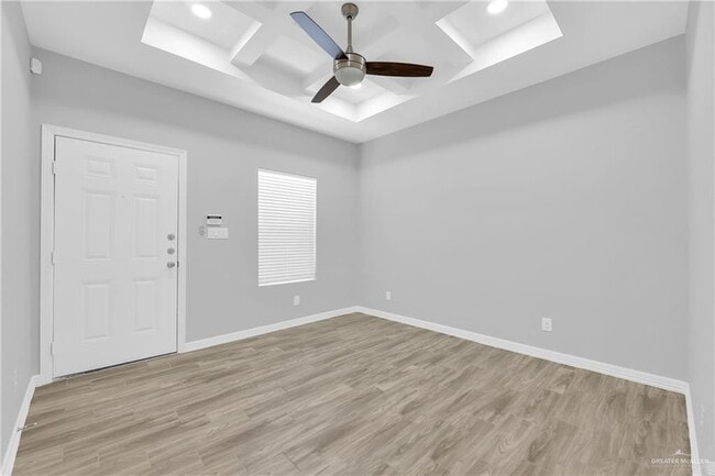 Building Photo - 1008 W Mahala Ave
