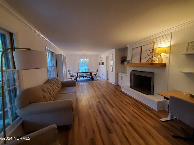 Building Photo - 226 Star Hill Dr