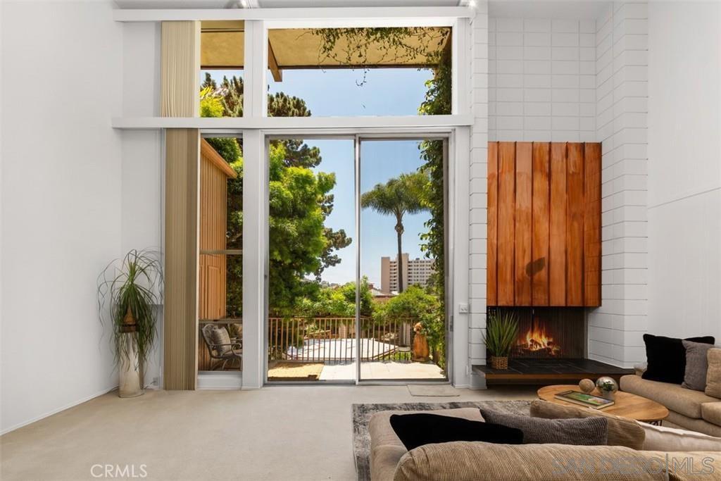 Primary Photo - 2630 Torrey Pines Rd