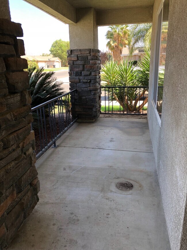 Foto del edificio - Immaculate 3 Bedroom, 2 Bath Home on Corner Lot