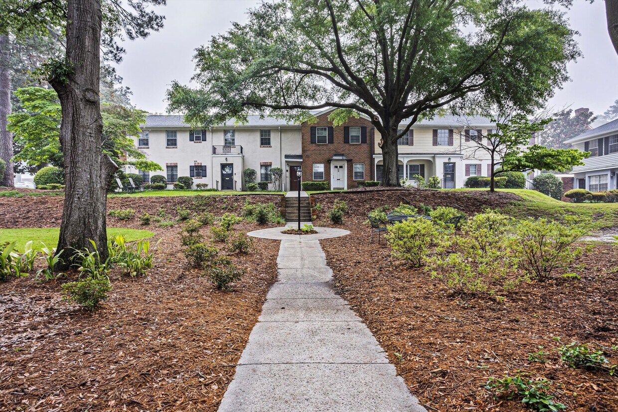 Primary Photo - 2846 Walton Way