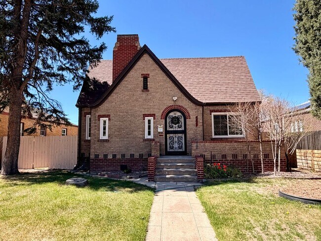 Building Photo - 557 S University Blvd
