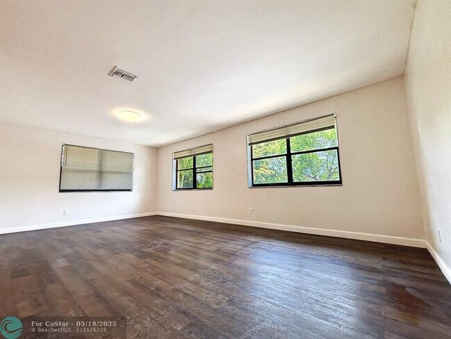 Foto del edificio - 4165 NW 114th Terrace