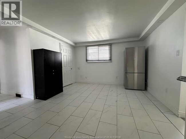 Building Photo - 455 Aylmer Ave
