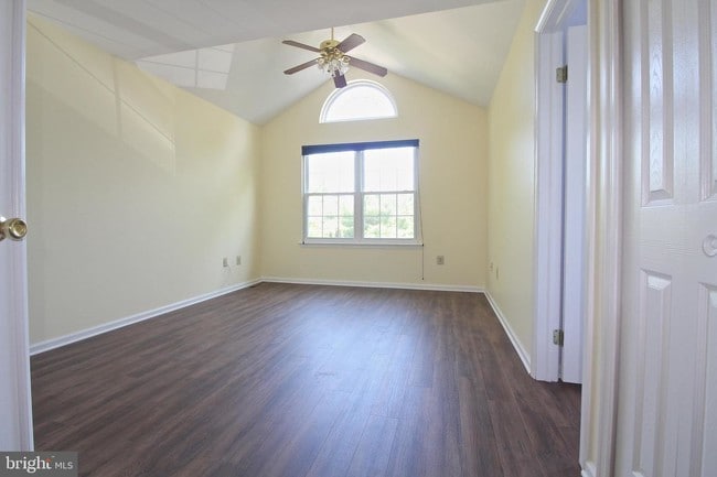Building Photo - 270 Deer Run Ct