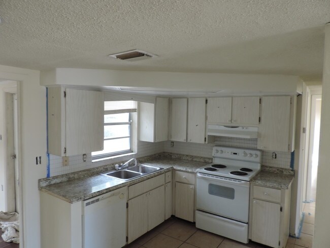 Foto del edificio - 9835 Rainbow Ln