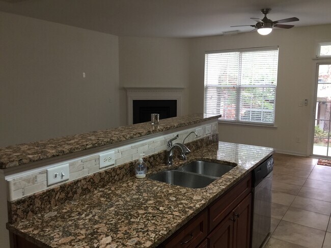 Building Photo - 218 Lone Star Way