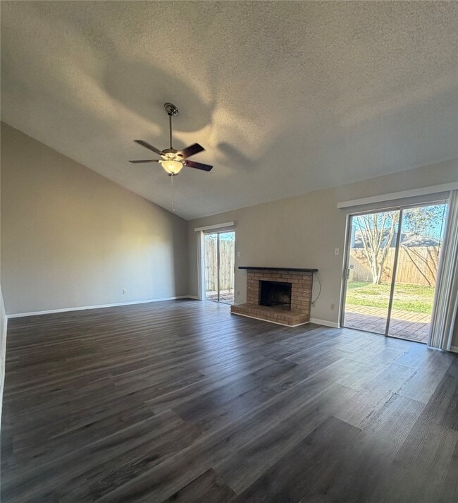 Foto del edificio - 2406 Lively Ln