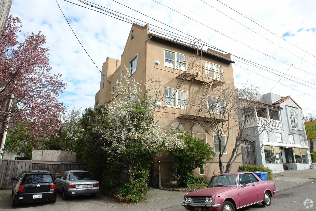 Building Photo - 2037 Vine St