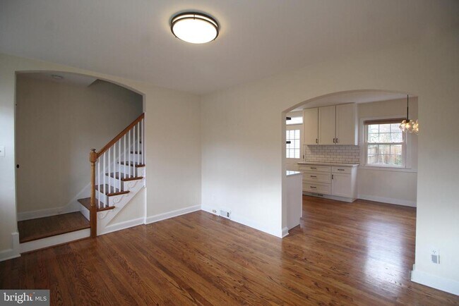 Building Photo - 3709 3rd St S