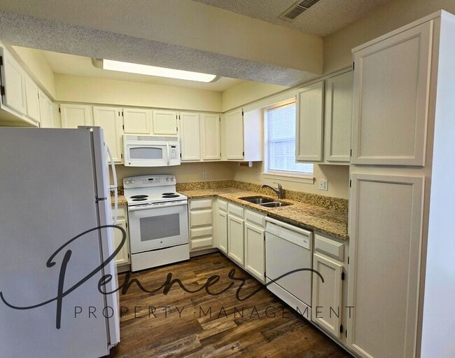 Building Photo - 4609 NE Whispering Winds Dr