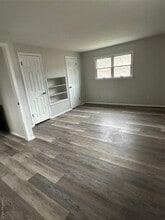 Building Photo - 7 Oldfield Dr