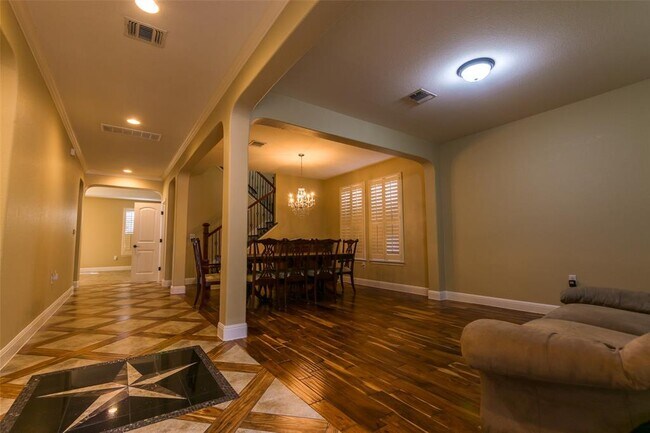 Foto del edificio - 8408 Panadero Dr