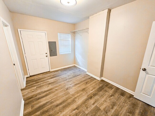 Foto del edificio - 3421-3421 E 9th St