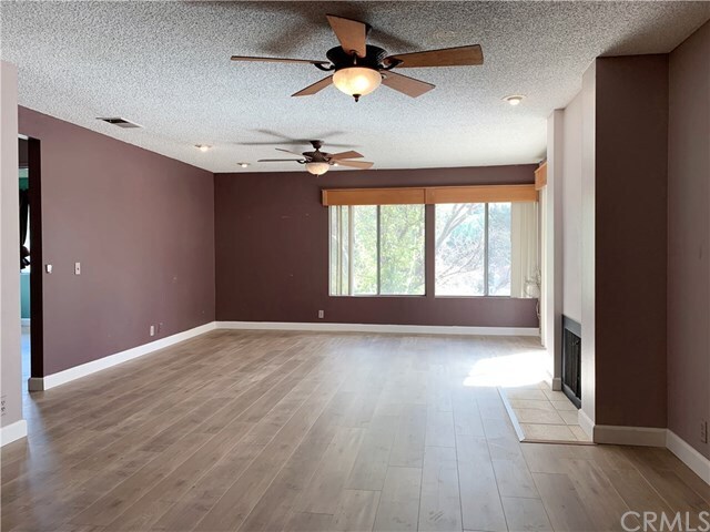 Foto del edificio - 901 Golden Springs Dr
