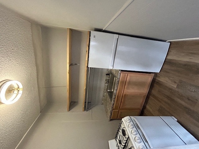 Building Photo - 496 Elmwood