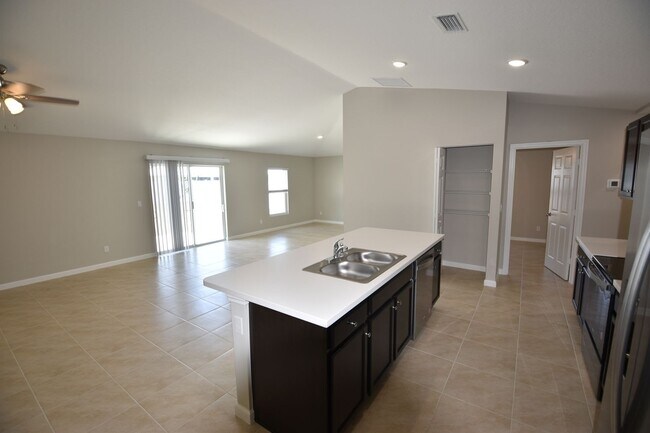 Foto del edificio - 4014 SW McCandless St