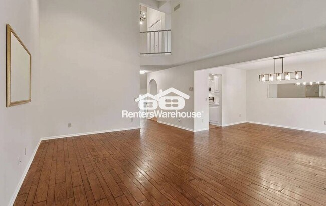 Foto del edificio - 7406 Cahill Rd