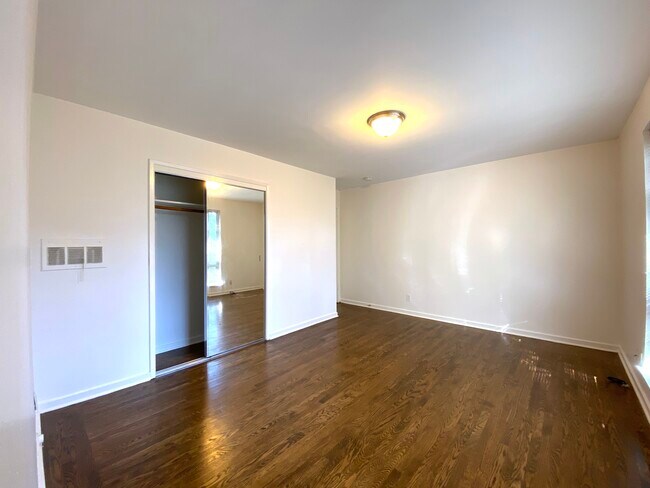 Building Photo - 121 Broderick St