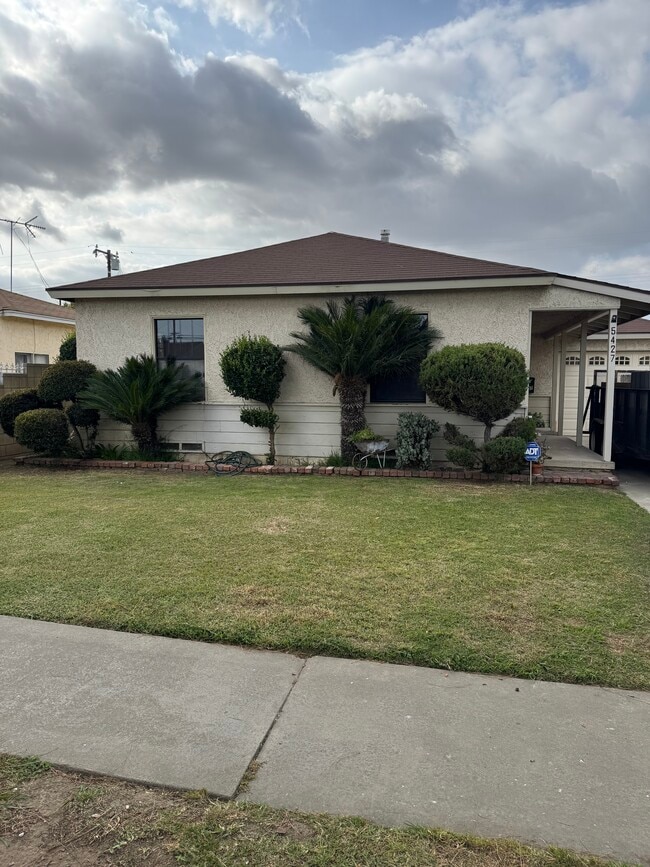 Building Photo - 5427 Bridgeview Ave