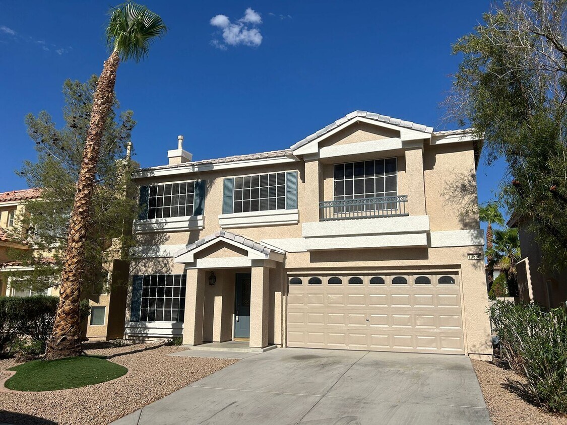 Foto principal - New flooring and freshly painted 4 bedroom...