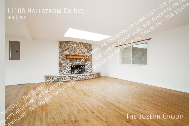 Foto del edificio - 11108 Hallstrom Dr NW