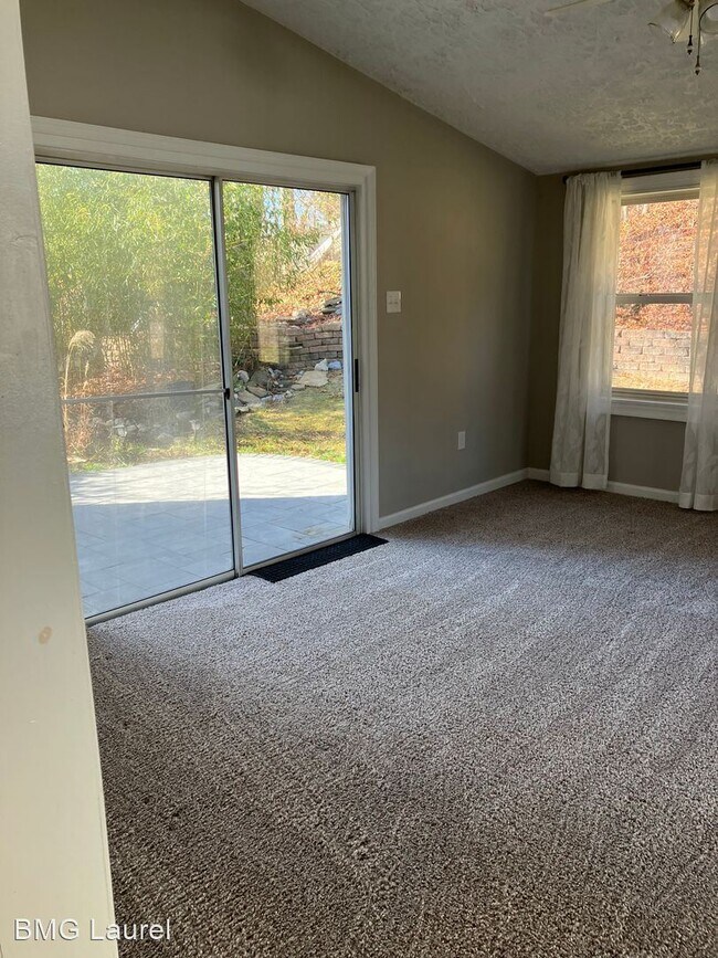Building Photo - 5 br, 3.5 bath House - 12508 Rockledge Dr