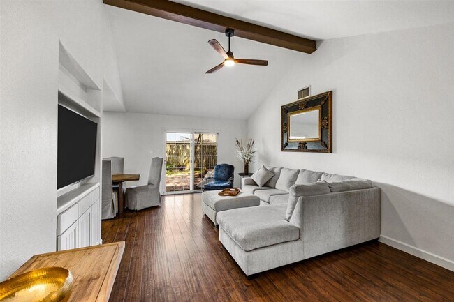 Foto del edificio - 2512 Azalea Ct