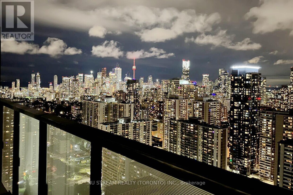 Photo principale - 575-3575 Bloor St E