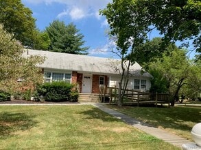 Building Photo - 116 Meadow Rd