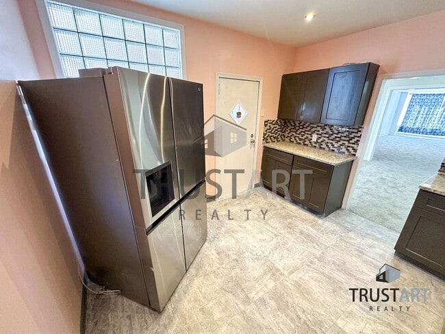 Foto del edificio - 805 Lindley Ave