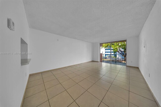 Foto del edificio - 9360 Fontainebleau Blvd