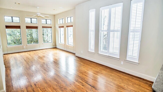 Building Photo - 1611 Silver St