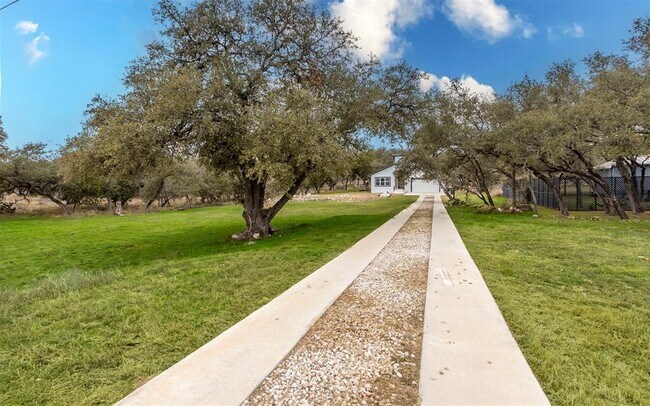 Foto del edificio - 2718 Leslie Ln