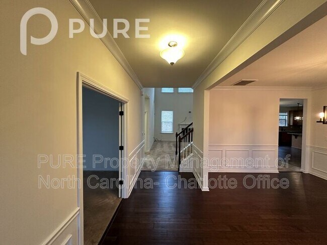 Building Photo - 7140 Streamhaven Dr