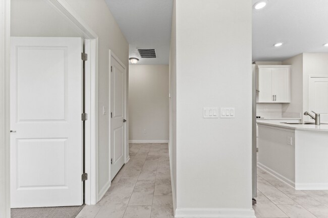 Building Photo - 98 Modesto Dr