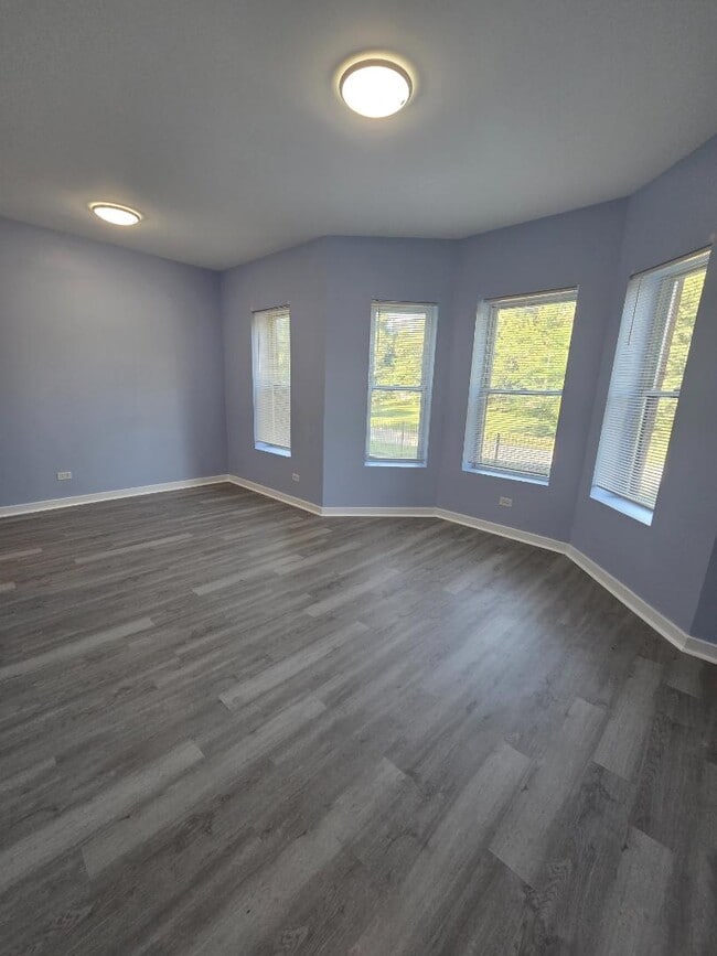 Building Photo - 7252 S Lowe Ave