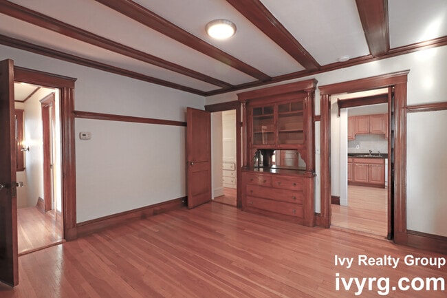 Building Photo - 394-396 Mt Auburn St