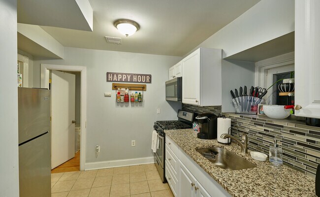 Building Photo - 815 Collings Ave
