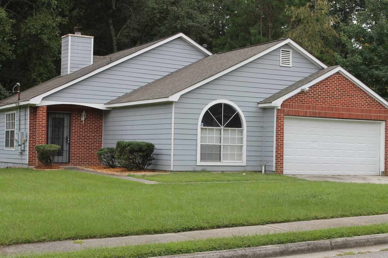 Beautiful Home - 3049 Oakvale Heights